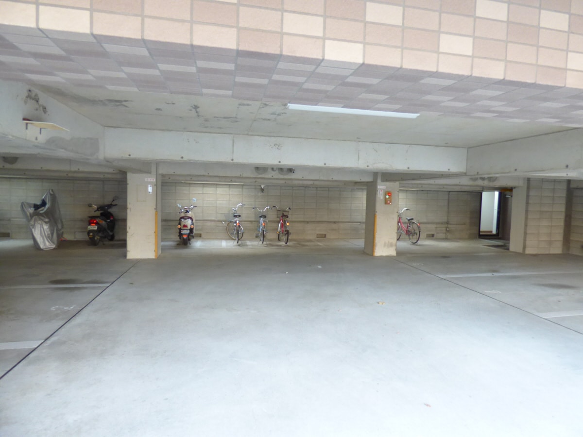 １階敷地内駐車場 グレース稲葉