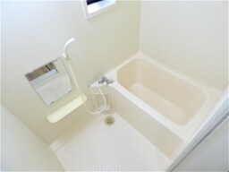 窓があり換気のよい浴室
