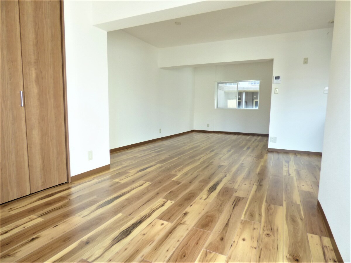 １９．５帖ある広々とした洋室 桂尾山サンハイツ