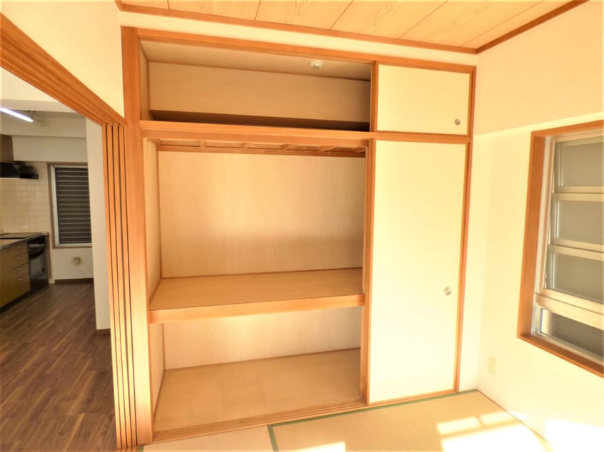 壁一面ある広々とした押入 ラヴィール須磨
