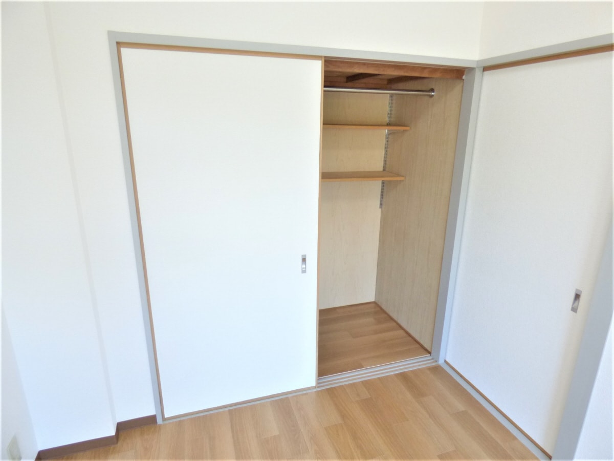 奥行きのあるクローゼット メゾン板宿