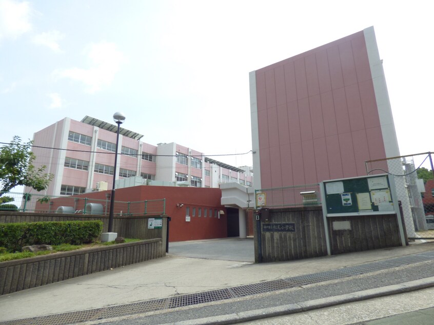 松尾小学校(小学校)まで734m ルミネＢ棟