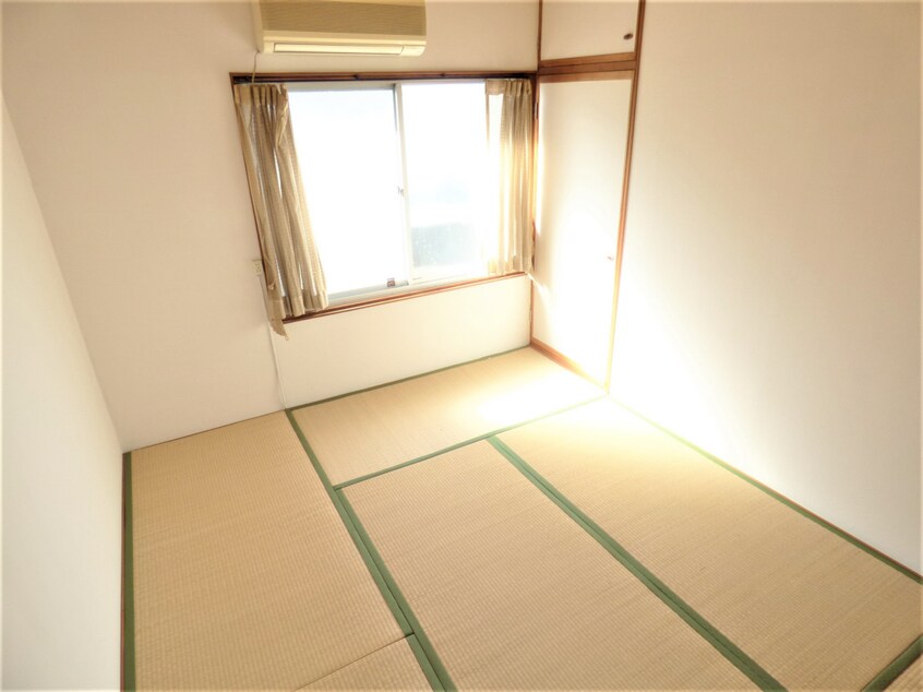 明るい２階の和室 妙法寺池ノ内テラスハウス