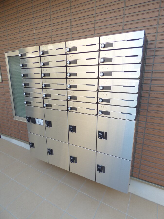 荷物がいつ届いても安心の宅配ボックス付 ワコーレヴィアーノ須磨行幸町