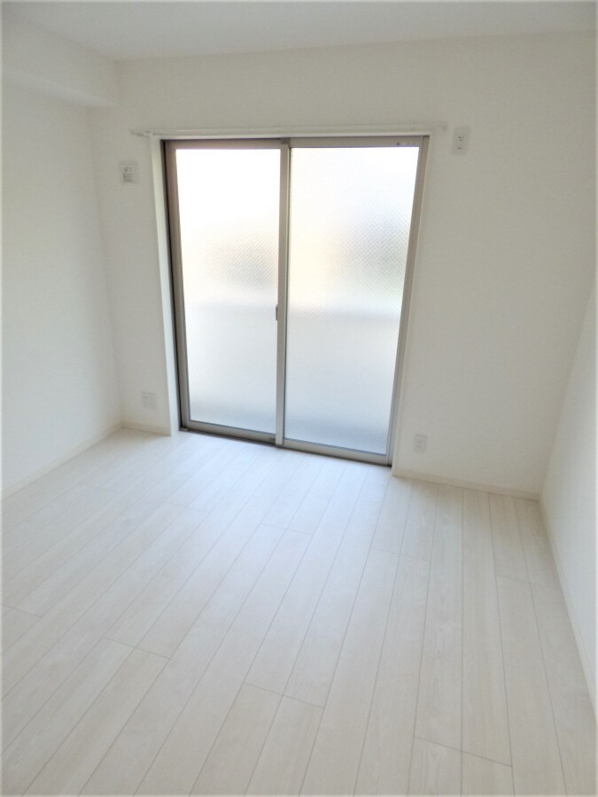 広々とした洋室 ワコーレヴィアーノ須磨行幸町