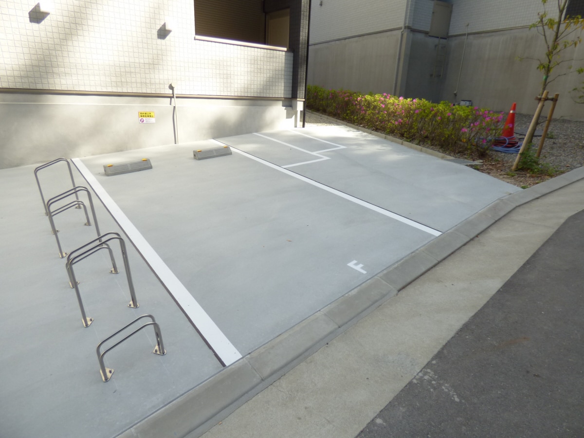 敷地内駐車場 エヌエムサンカンテキャトフＤ棟