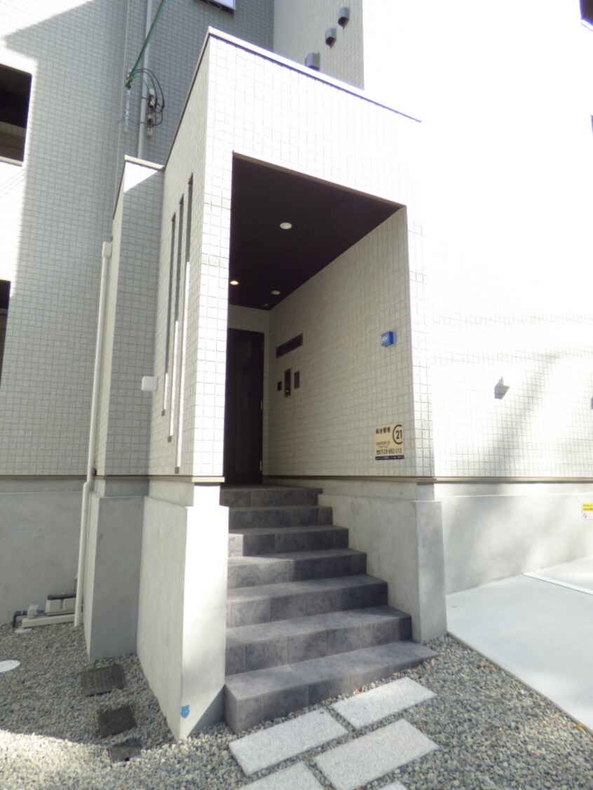 キレイなエントランス エヌエムサンカンテキャトフＤ棟