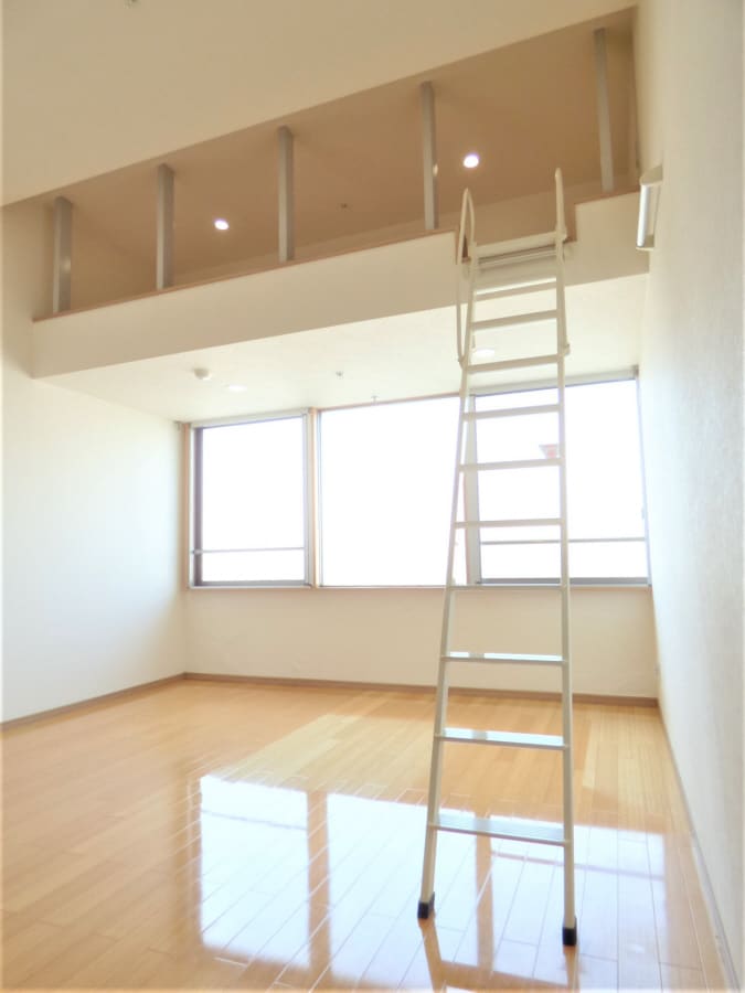 広々としたロフト付 三國ビル