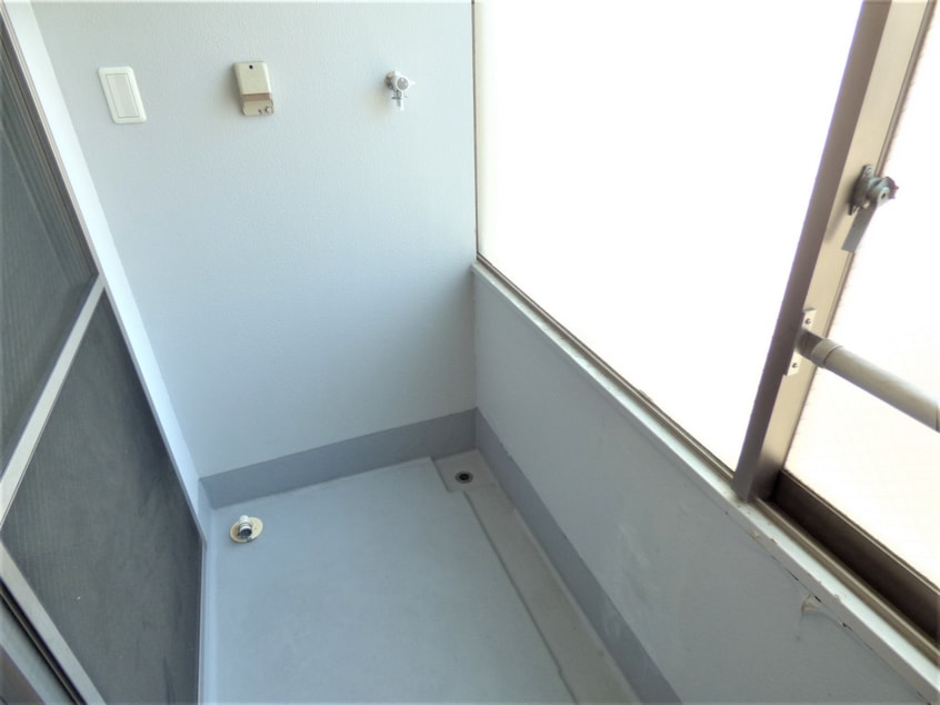 明るいインナーバルコニー 三國ビル