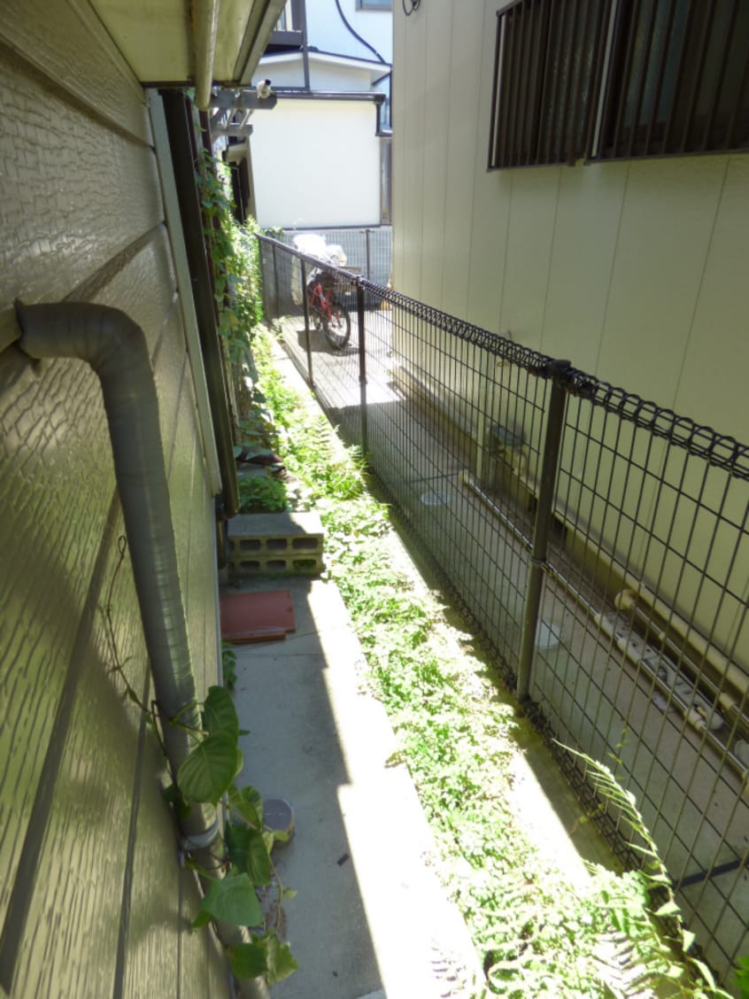 裏にも洗濯物が干せます 行幸町３丁目貸家