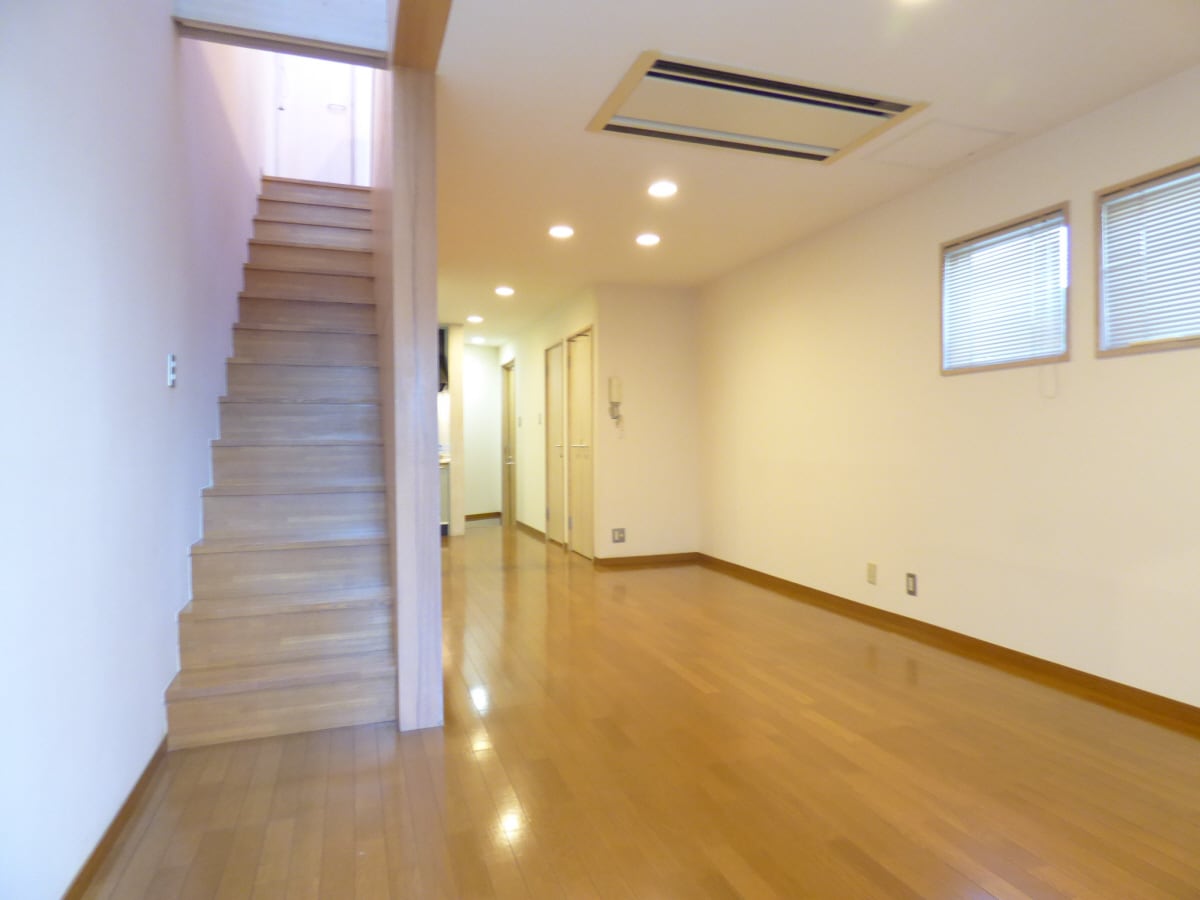 広々とした１階リビング Ｙ’ｓ　Ｔｅｒｒａｃｅ　Ｈｏｕｓｅ