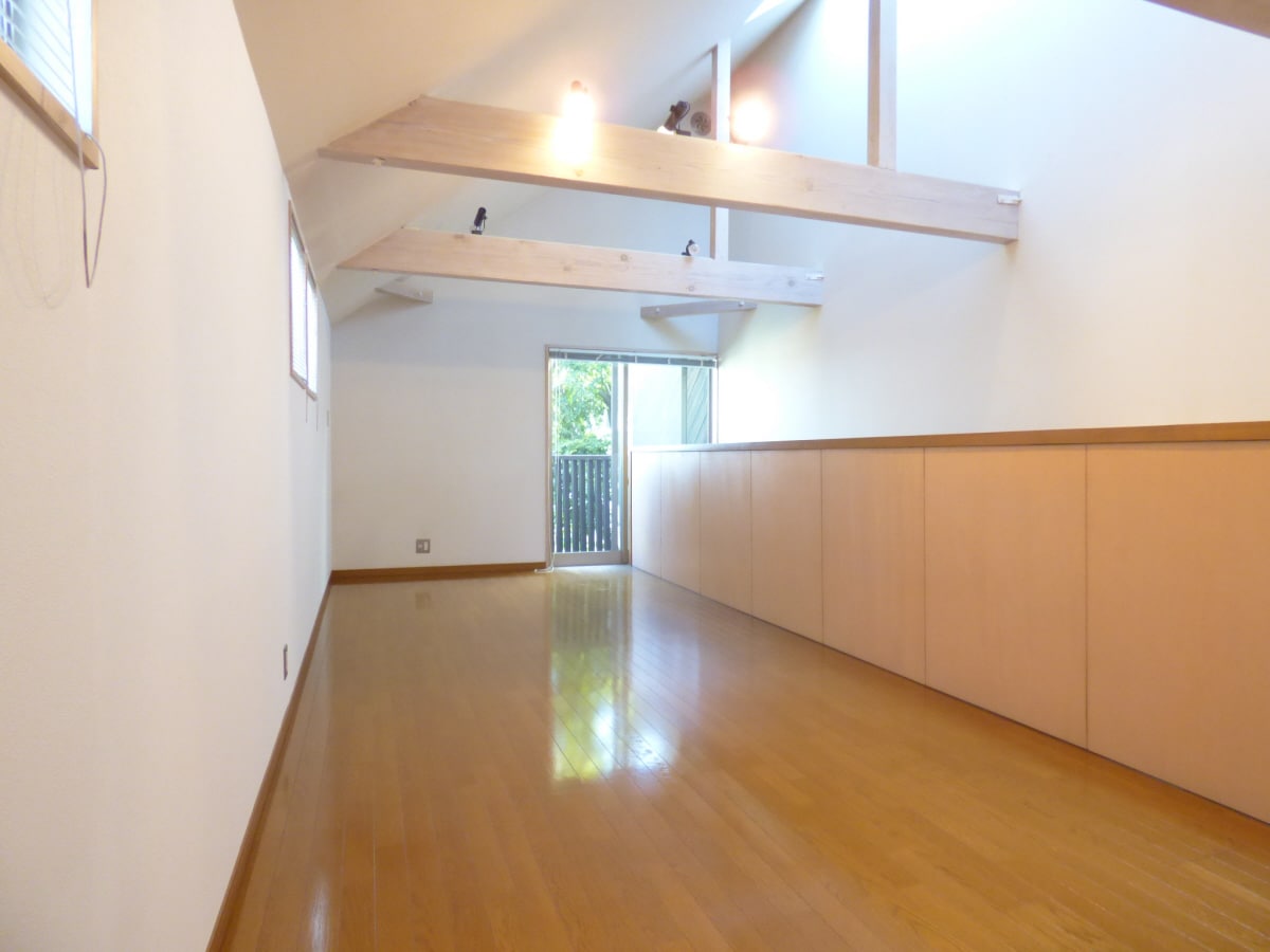 天井高の２階洋室 Ｙ’ｓ　Ｔｅｒｒａｃｅ　Ｈｏｕｓｅ