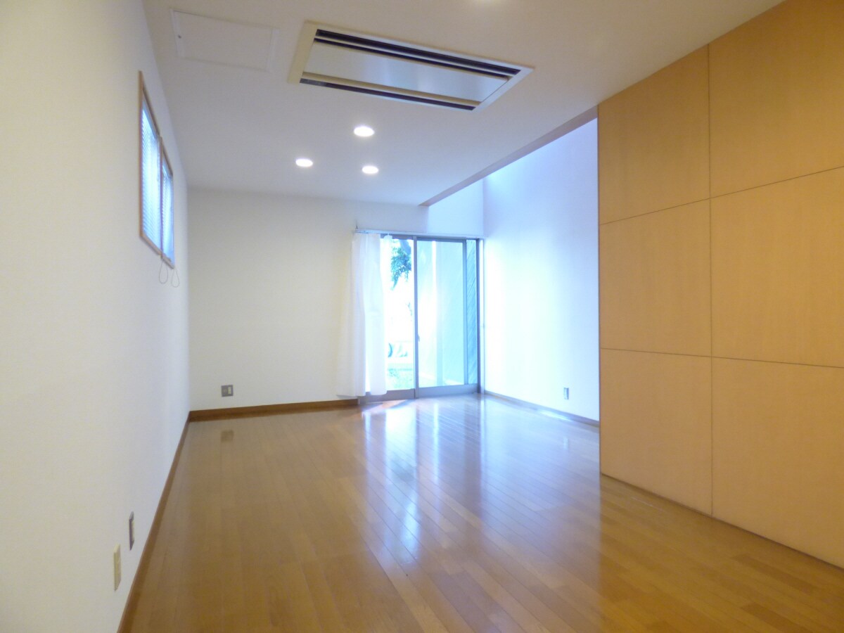 広々とした１階リビング Ｙ’ｓ　Ｔｅｒｒａｃｅ　Ｈｏｕｓｅ