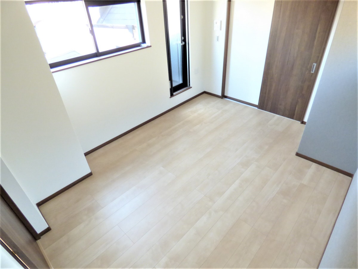 木目調がオシャレなフローリング ＥＲコート堀池町