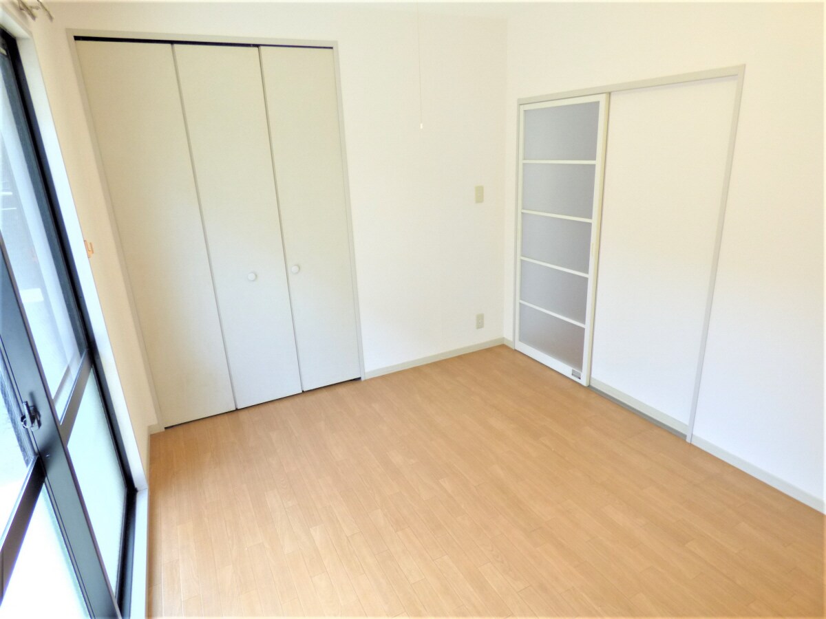 明るい洋室 須磨天神ハイツ