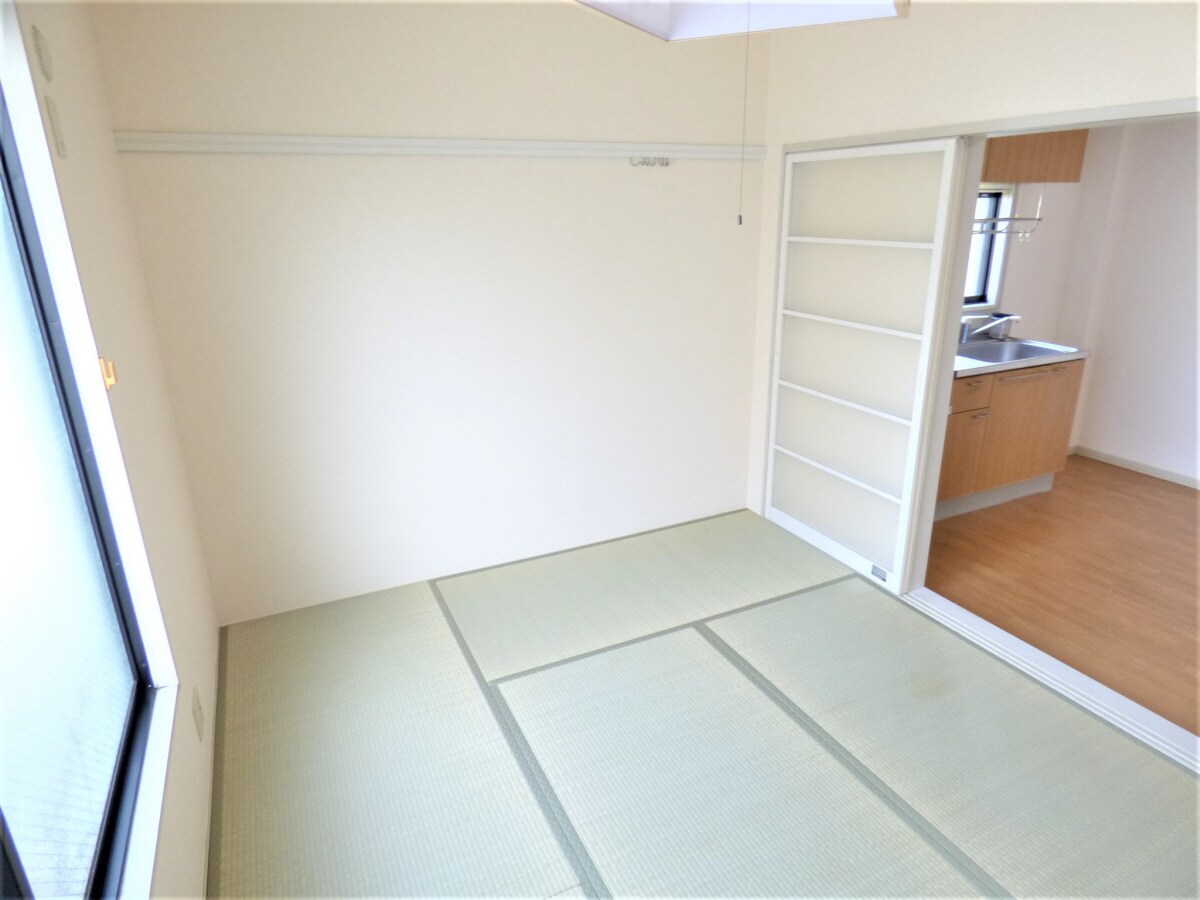 落ち着きのあるキレイな和室 須磨天神ハイツ