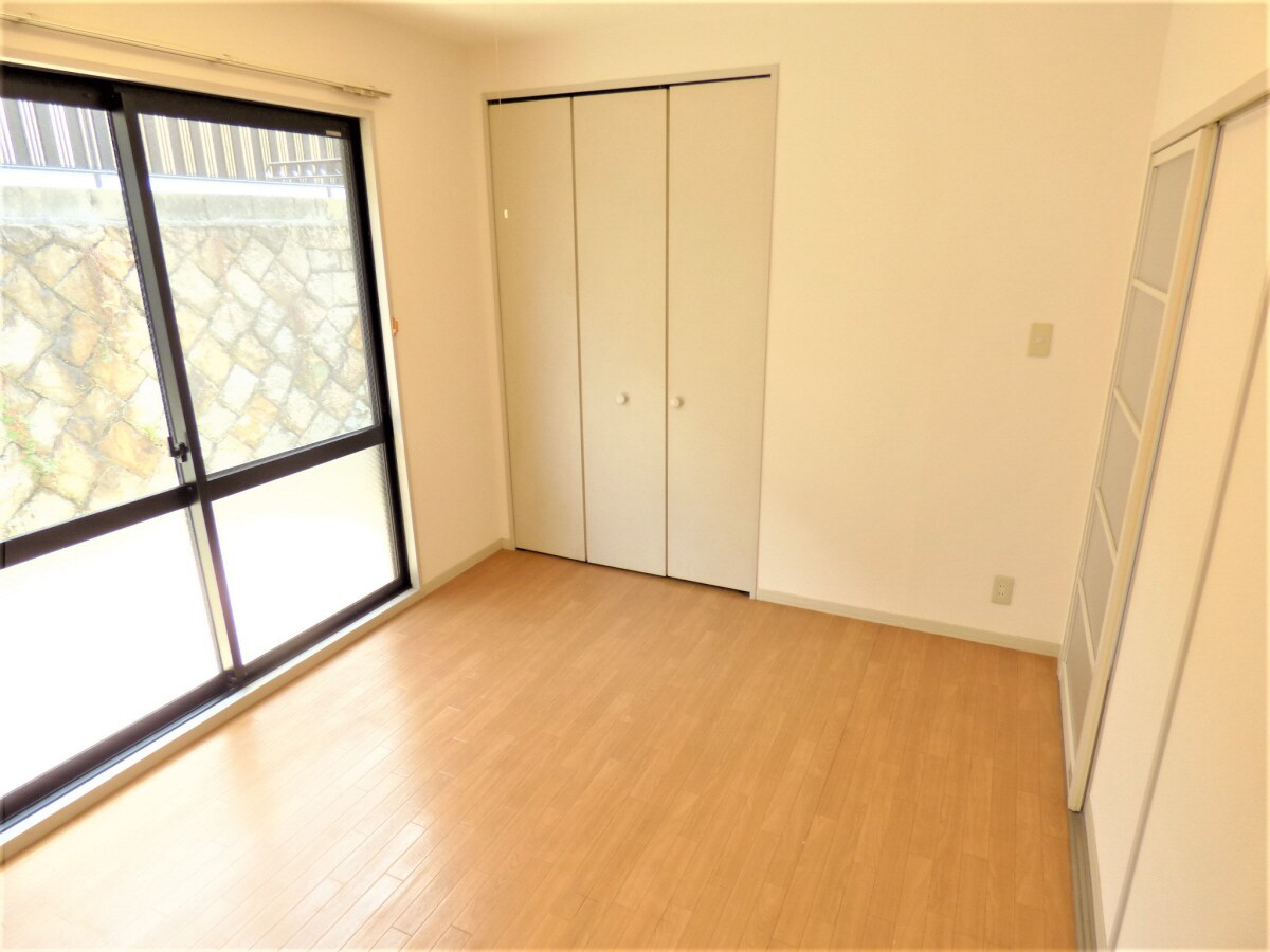 明るい洋室 須磨天神ハイツ