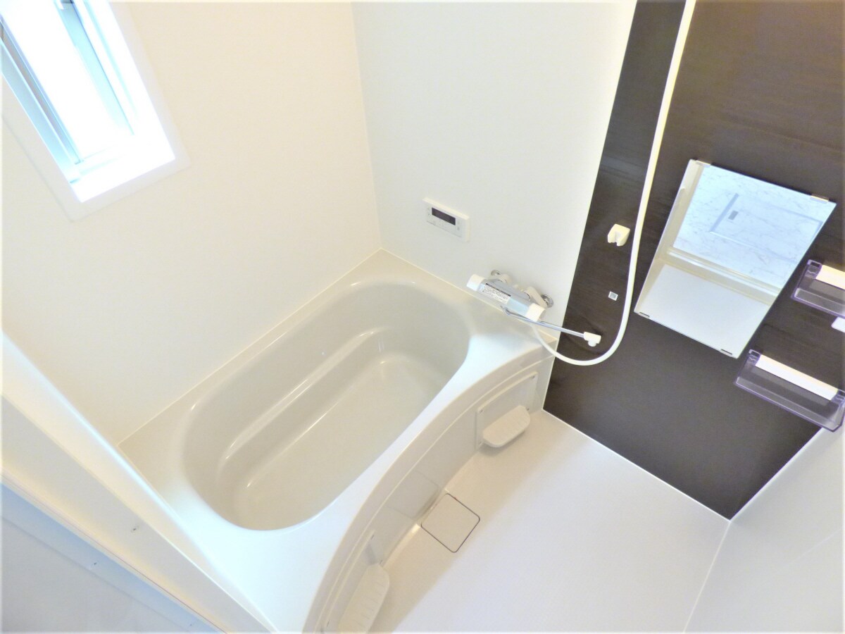 窓があり換気のよい浴室 サンウィング妙法寺