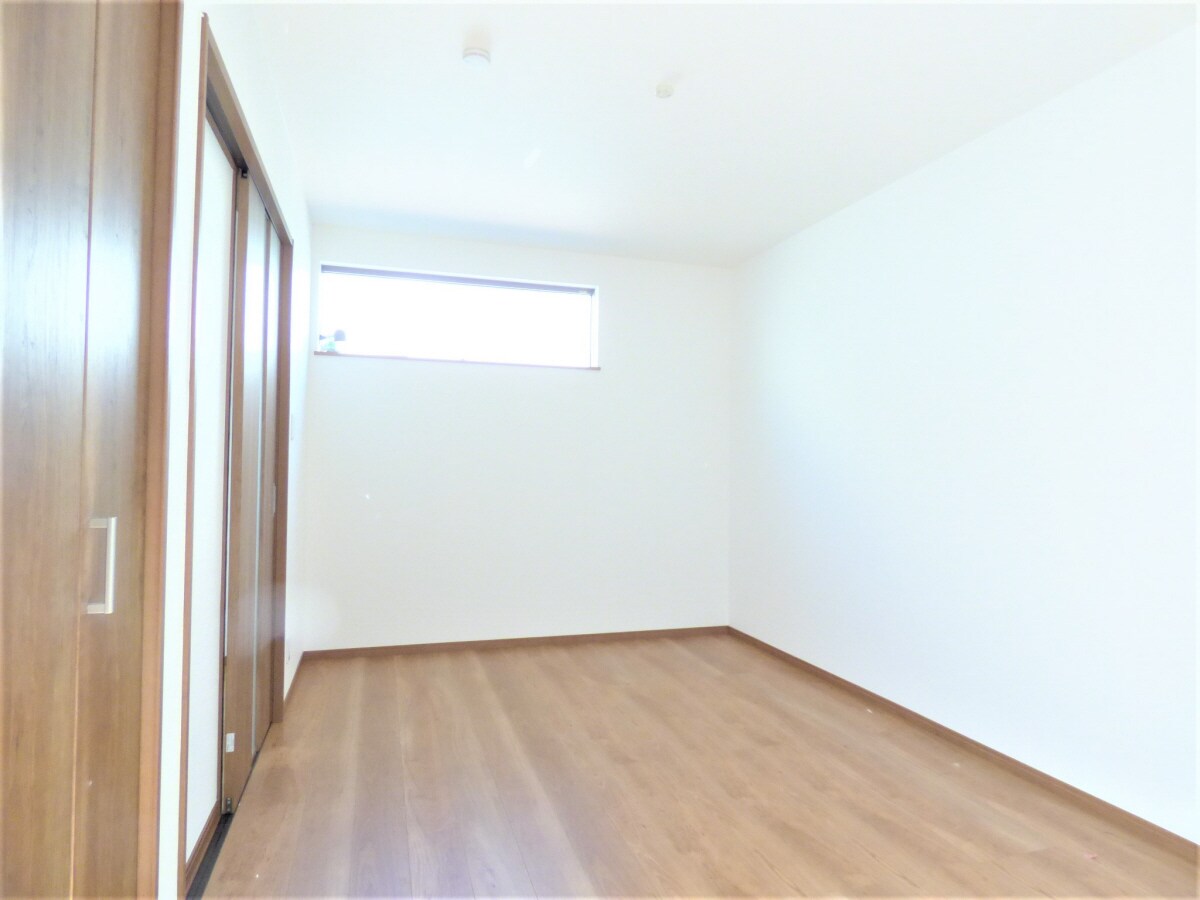 広々とした洋室 サンウィング妙法寺