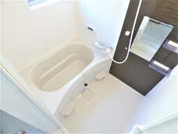 窓があり換気のよい浴室