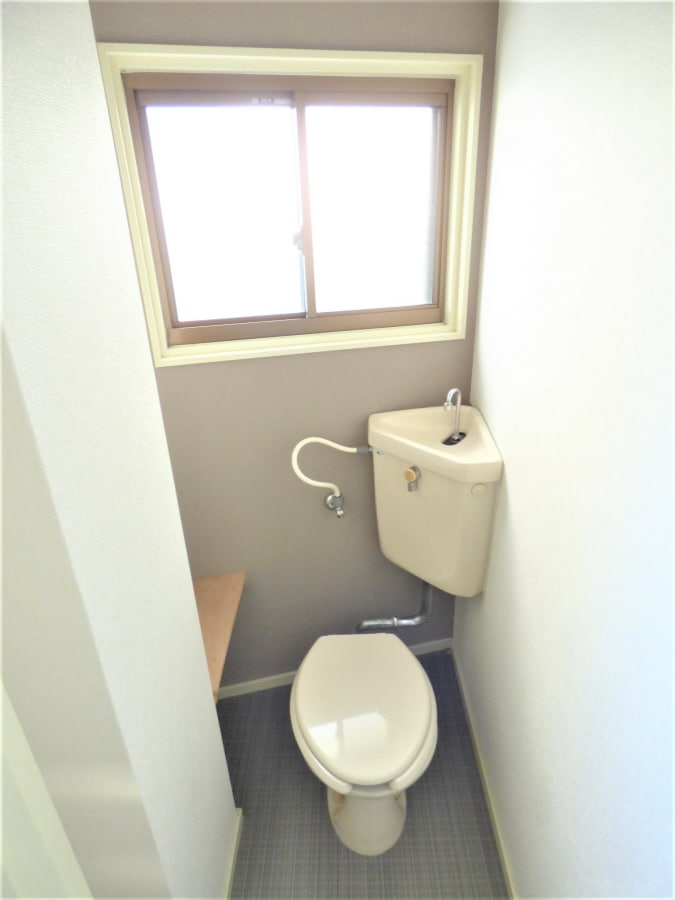 窓があり換気のよいトイレ シティハウス