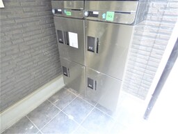 荷物がいつ届いても安心の宅配ボックス完備