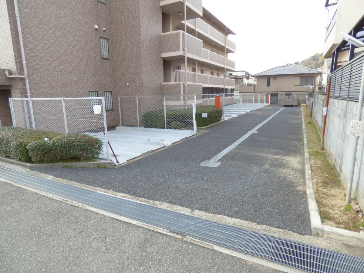 敷地内機械式駐車場完備 セリテ板宿