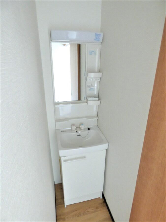 洗面台新品に入替 山下荘