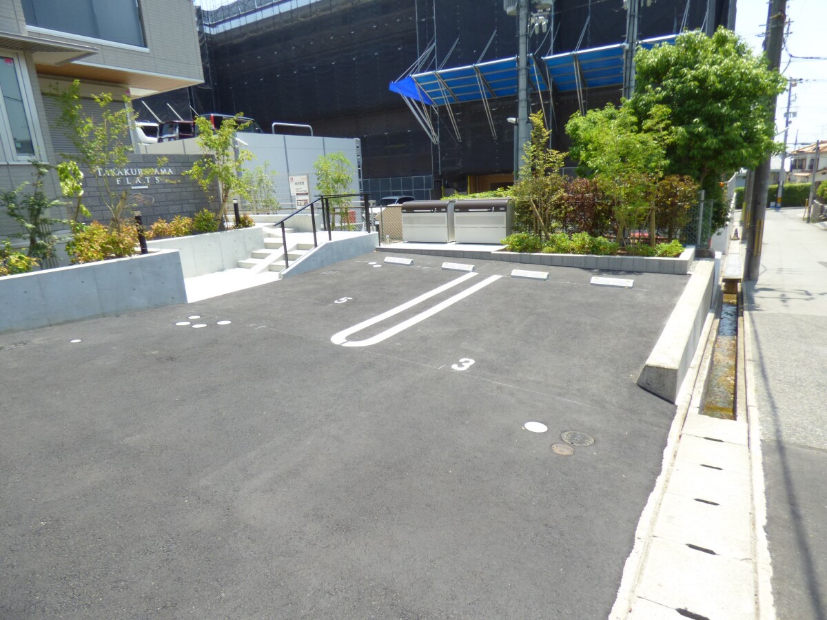 敷地内駐車場 高倉山フラッツ