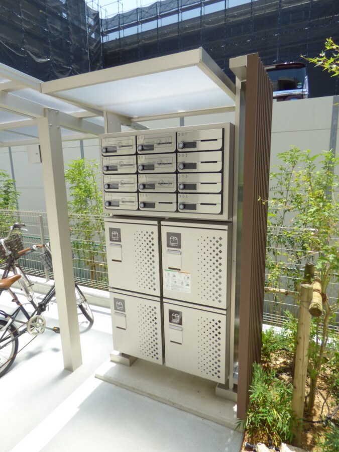 荷物がいつ届いても安心の宅配ボックス完備 高倉山フラッツ