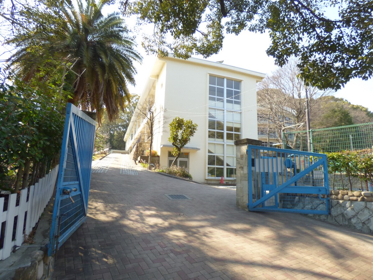 北須磨小学校(小学校)まで822m 須磨寺町２丁目貸家