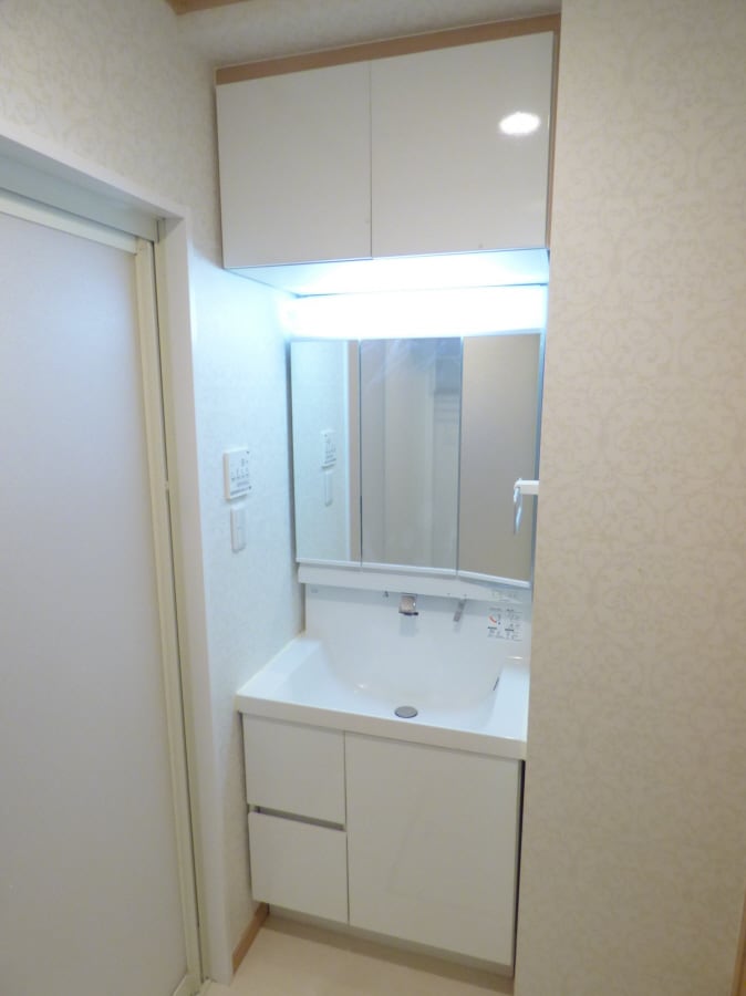 収納がたくさんあるキレイな洗面台 須磨寺町２丁目貸家