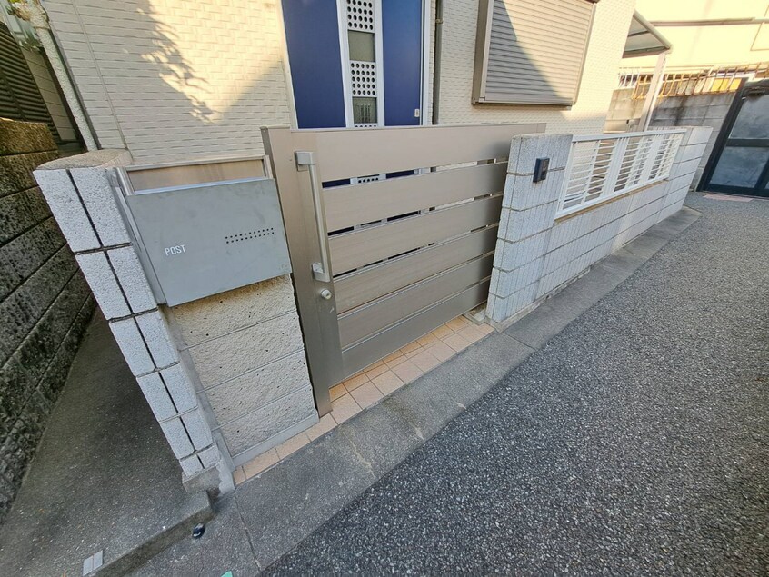 キレイな引戸の門扉 須磨寺町２丁目貸家