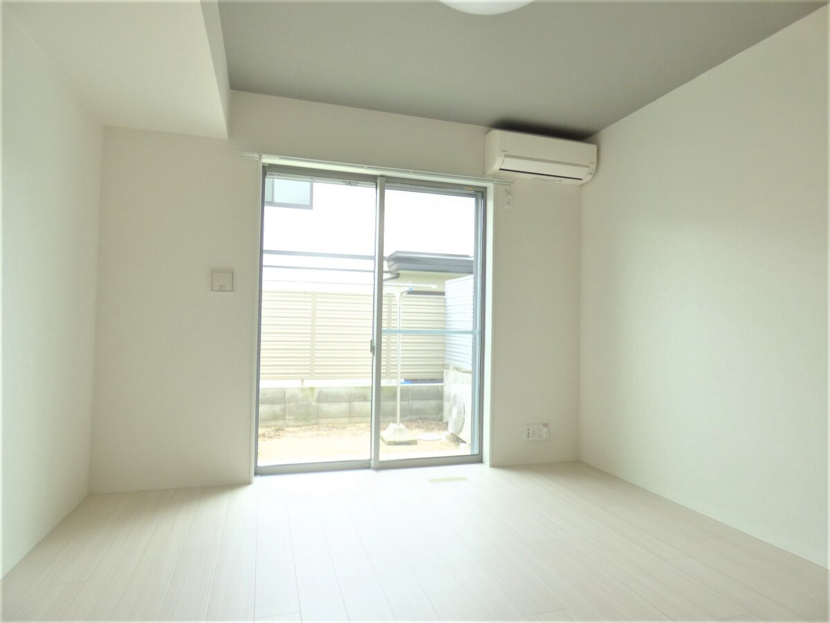 オシャレな洋室 ワコーレヴィータ須磨月見山本町