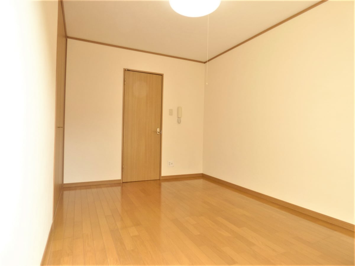 キレイなフローリング 秋桜ハイツ