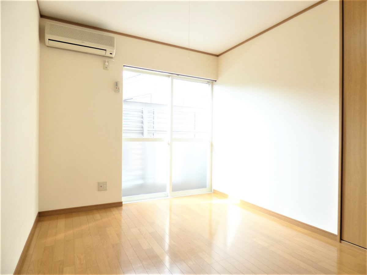 明るい和室 秋桜ハイツ