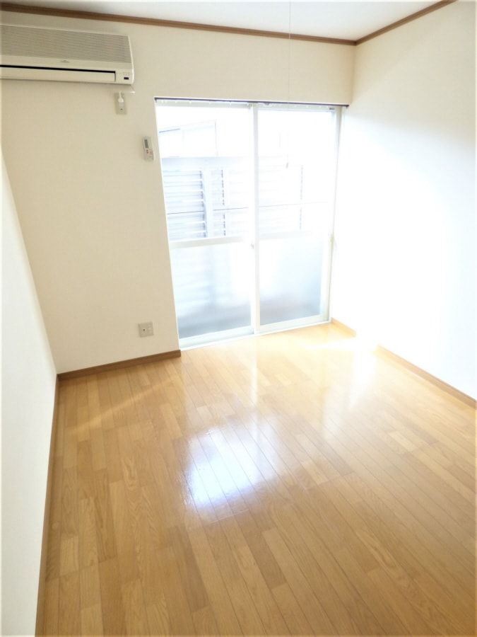 明るい洋室 秋桜ハイツ