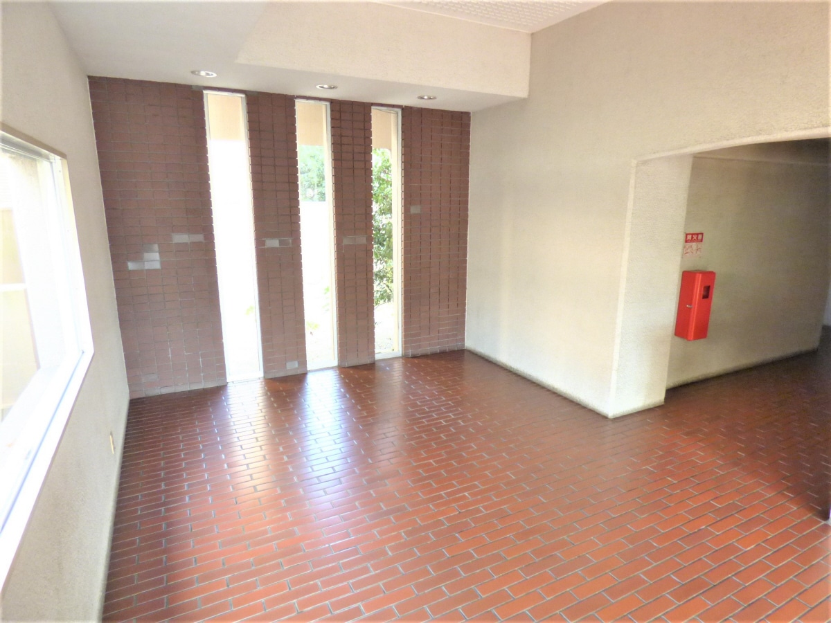 キレイなエントランス 須磨シーサイドハイツ