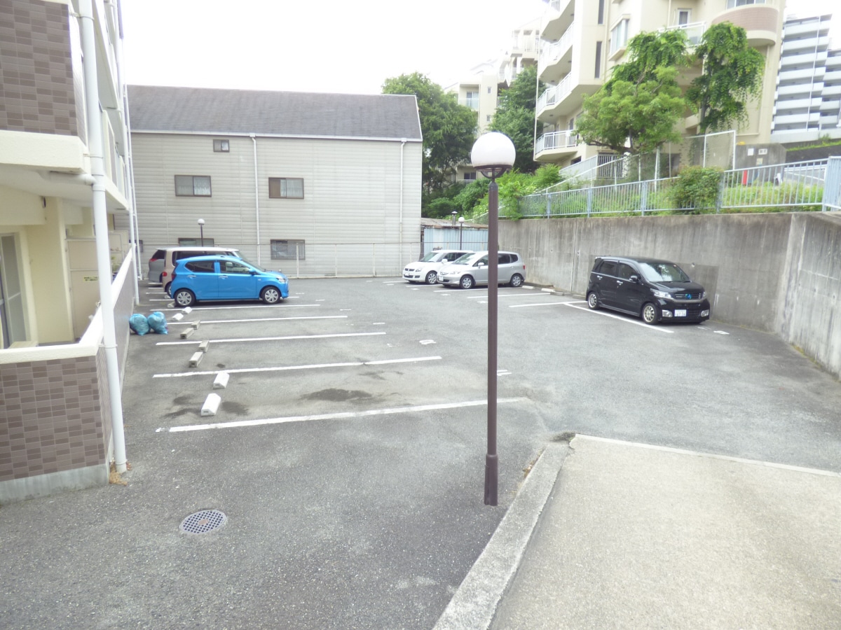 敷地内駐車場完備 ノーブル須磨