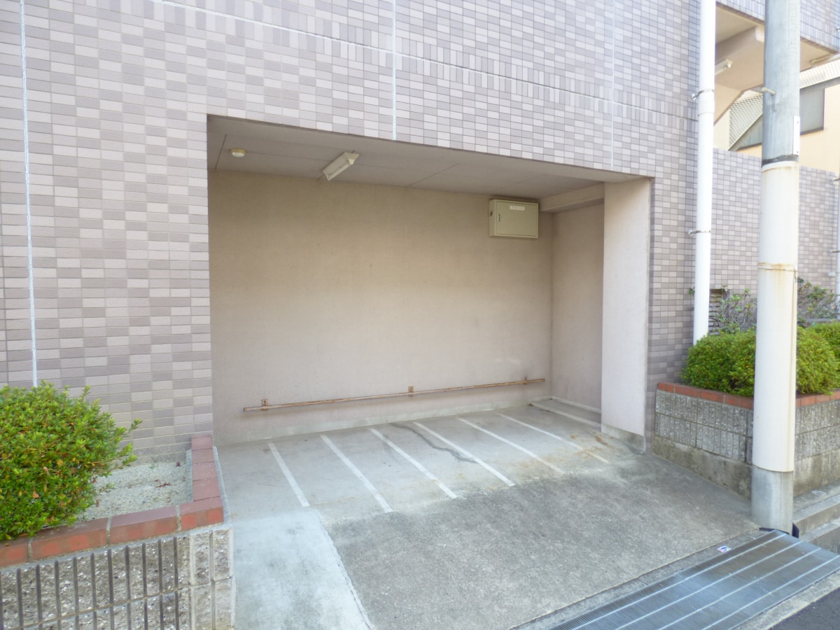 駐輪場 アドマーニ