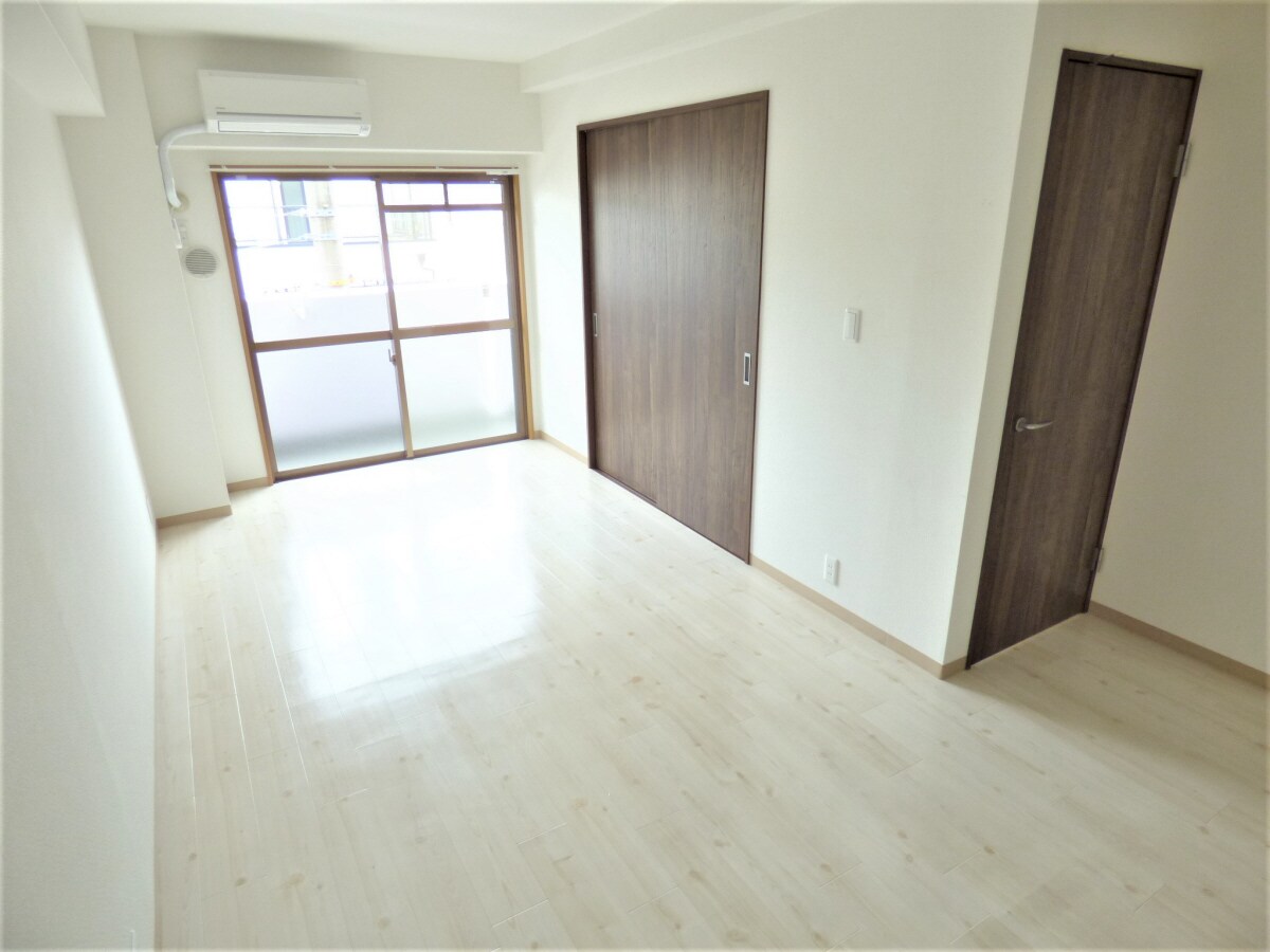 広々としたキレイなリビング アドマーニ