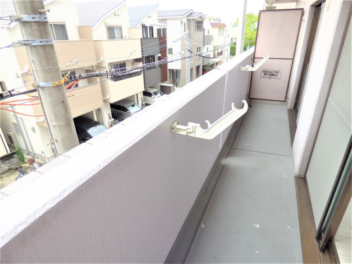 南東向きバルコニーで日当たり良好 アドマーニ