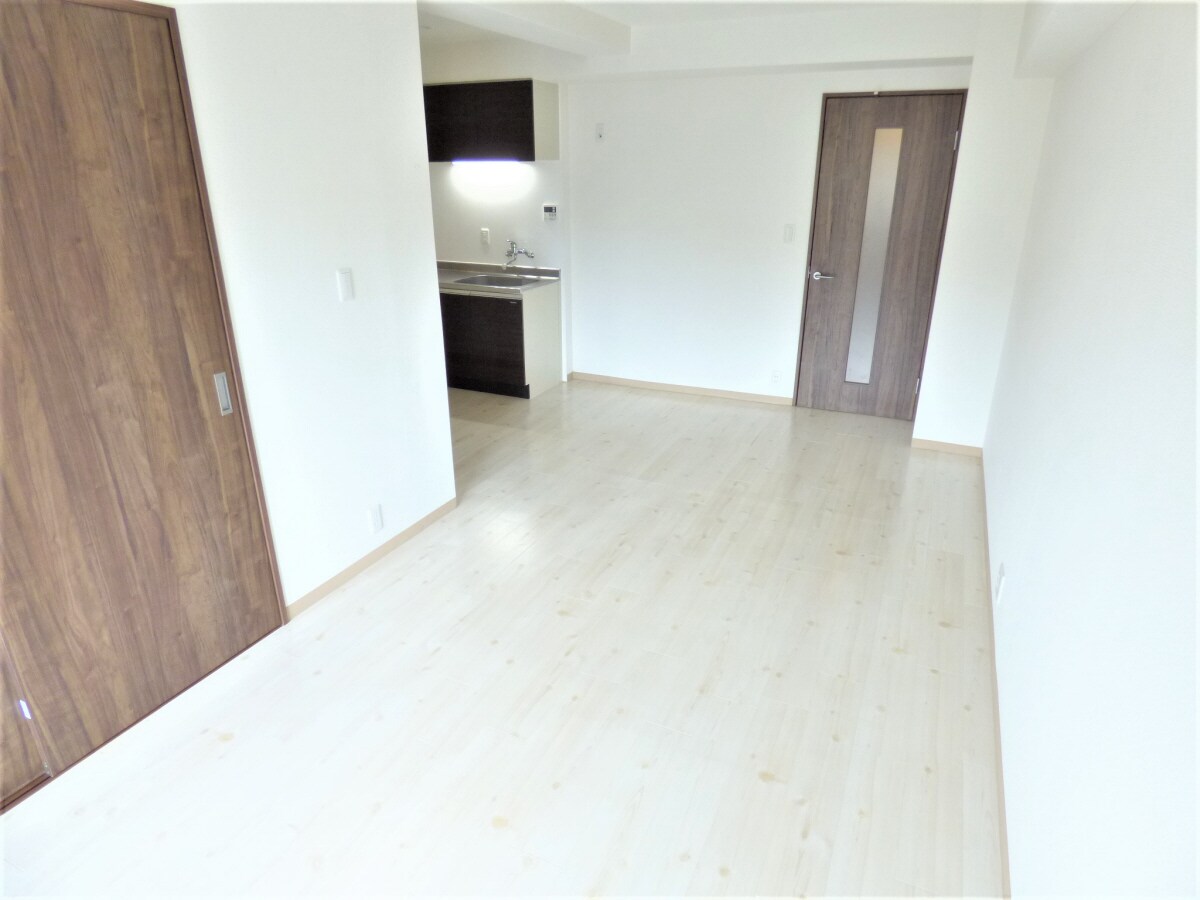 広々としたリビング アドマーニ