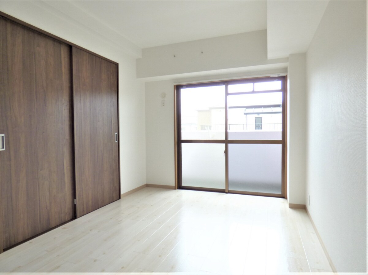 明るい洋室 アドマーニ