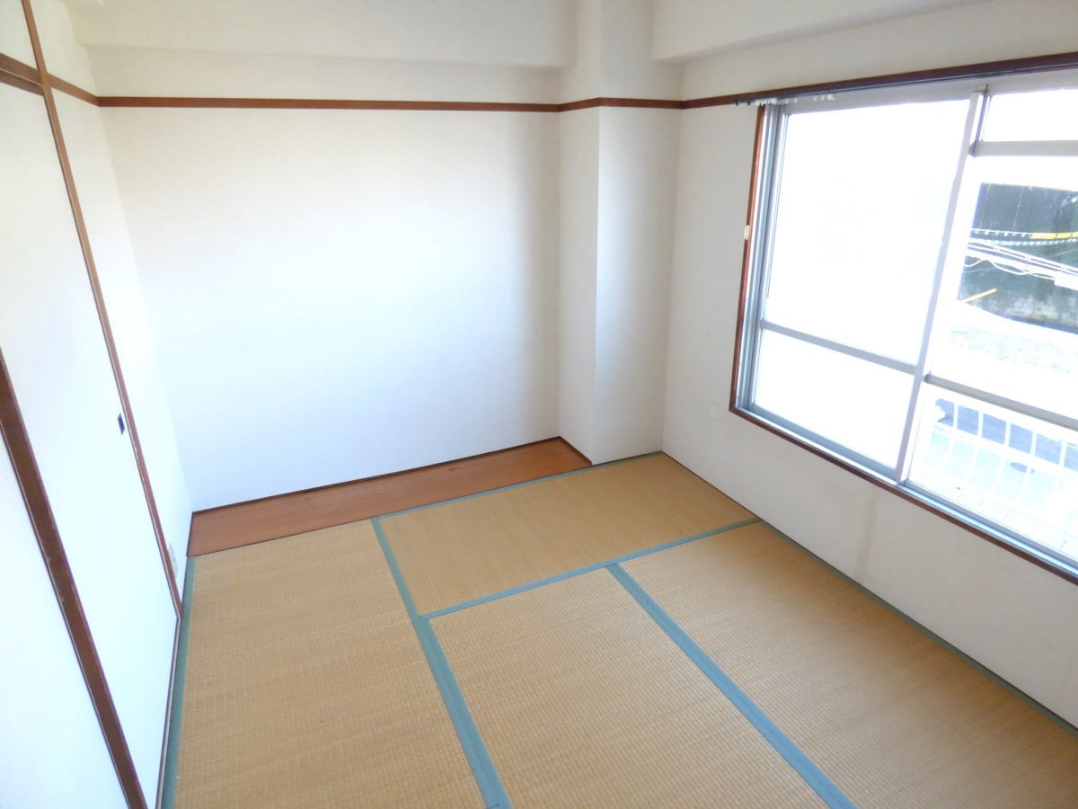 明るい和室 須磨離宮ハイツ
