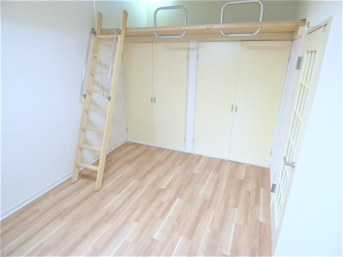 アクセントクロスがオシャレな洋室 ＡＲ　ＳＵＭＡ２