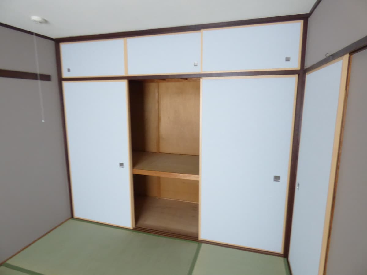 壁一面ある広々とした押入 須磨一ノ谷グリーンハイツＨ棟