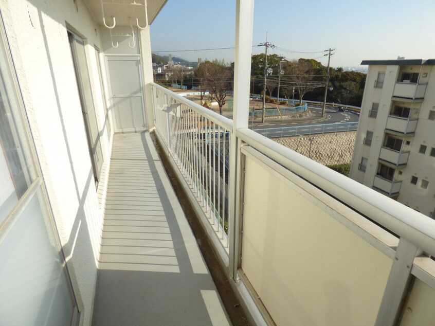 南東向きバルコニーで日当たり良好 須磨一ノ谷グリーンハイツＨ棟