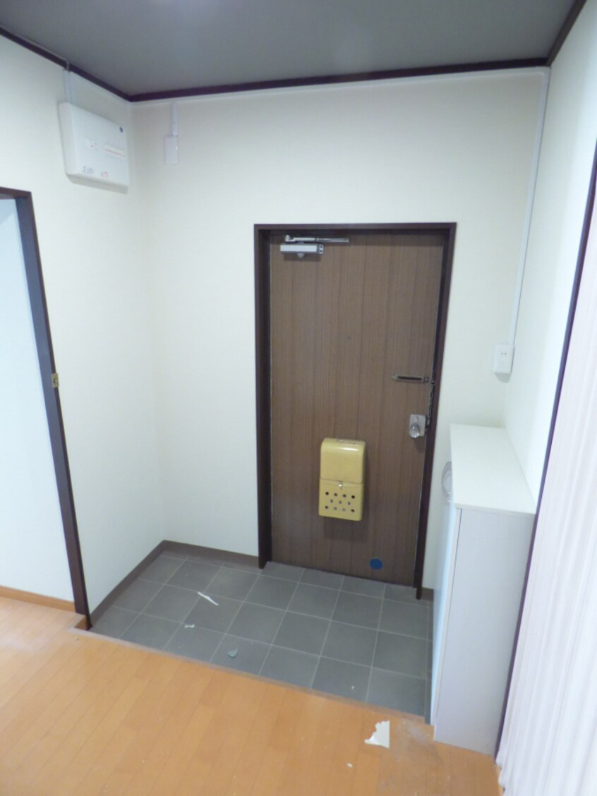 広々とした玄関 須磨一ノ谷グリーンハイツＨ棟