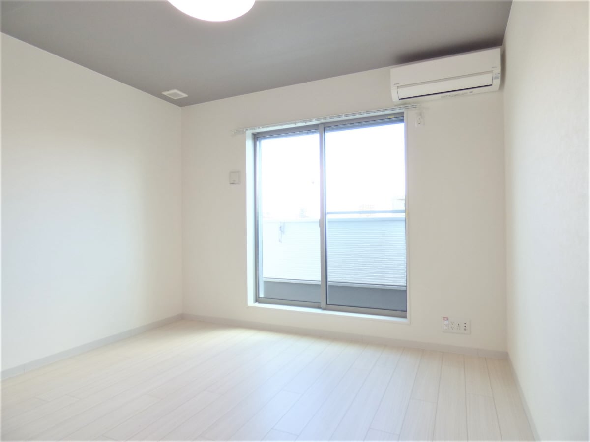 広々とした洋室 ワコーレヴィータ須磨月見山本町